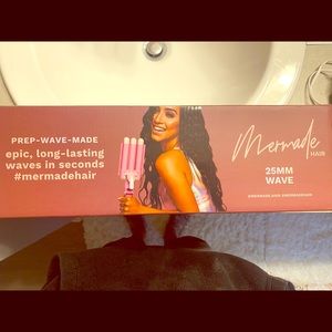 Mermade Hair 25mm Wave BNWT
